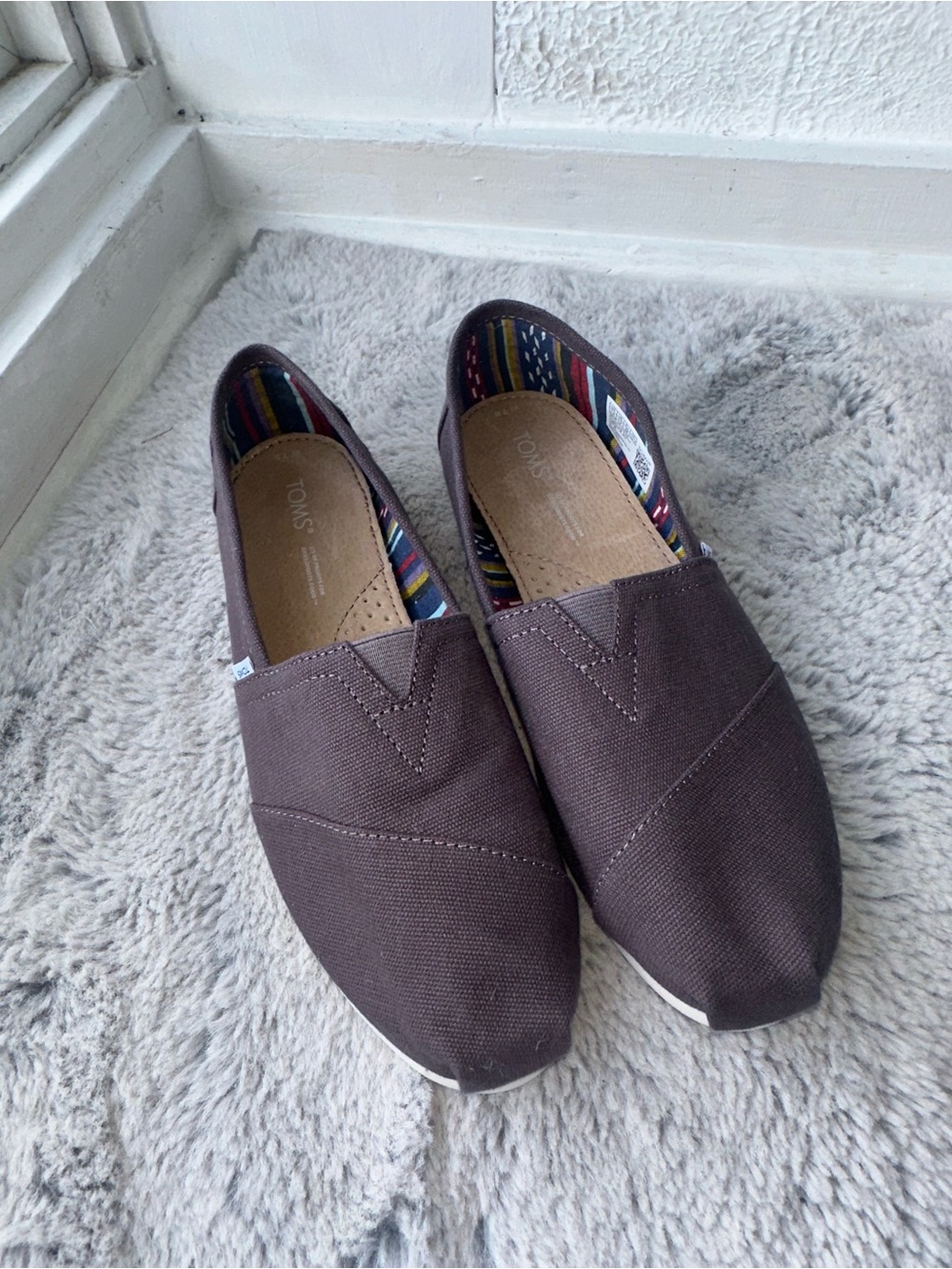 TOMS Classic Slip-On Flats Deep Purple Canvas Size 7.5